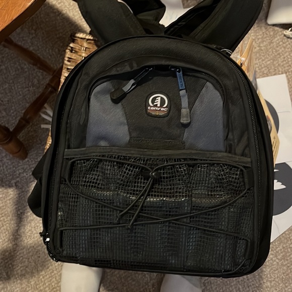 Selling numerous size bags four New the rest slightly used. - Picture 6 of 16